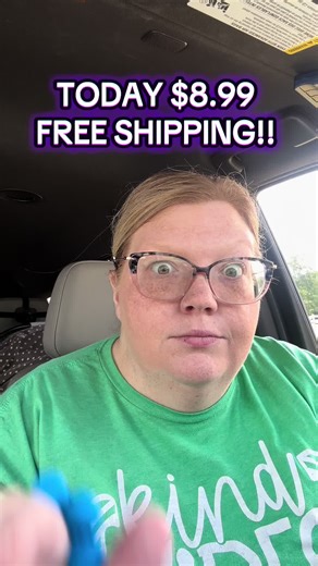 Mom must have!! Perfect wristlet keychain that you can keep all your important cards in along with a place for cash or change! It’s never to early to buy Christmas stocking stuffers! #momsoftiktok #stockingstuffer #keychain #tiktokshop #fyp