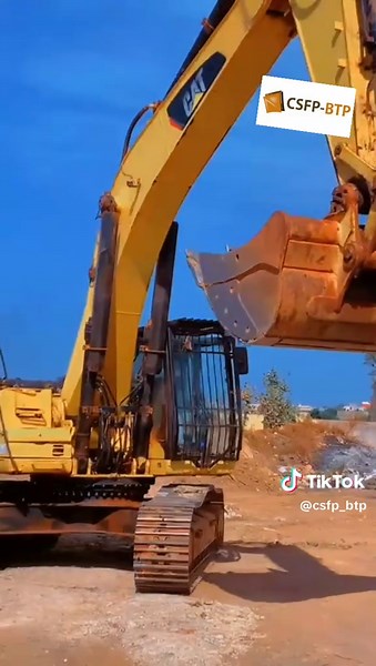 Formation Conducteur Caterpillar à Diamniadio