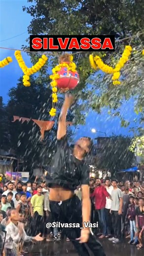SilvassaVasi | Kilvani Naka Dahi Handi🤩 📝 Note: This video is from the year 2024 👉 Follow For More :-@silvassa_vasi #silvassavasi #dahihandi... | Instagram