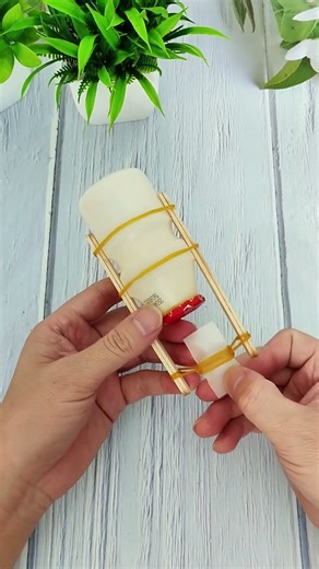 喝完的牛奶瓶别扔，教你制作乘风破浪的快艇 #手工制作 #创意手工 #手工diy #简单小手工