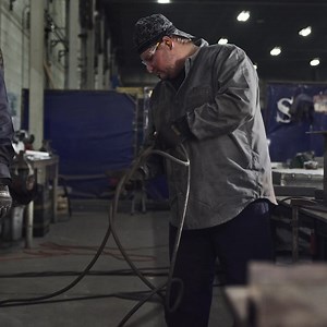 ATOMIC™ 20V MAX* grinders give you the freedom to work anywhere and deliver more power than pneumatic grinders**, all in a compact size. | DEWALT