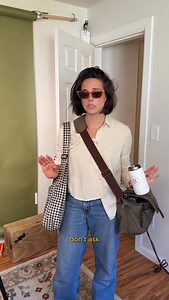 Kelly Krauter on Instagram: "“don’t ask” *proceeds to explain entire exposition of movie* #netflix #romcom #moviescene #screenwriting #streaming #starbucks #postmates #lol"