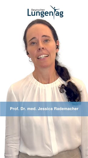LUNGENTAG 2025: Wie man Atemwegsinfekten vorbeugen kann Vermehrt auftretende #Atemwegsinfekte in der kalten Jahreszeit stellen Patientinnen und Patienten mit chronischen Atemwegs- und #Lungenerkrankungen oft vor besondere Herausforderungen. Wie man Verschlechterungen der Grunderkrankung durch Atemwegsinfekte vorbeugen kann, erläutert Prof. Jessica Rademacher, Hannover, beim diesjährigen Deutschen #Lungentag am 24. September 2025. Stellen Sie Ihre Fragen zur #Prävention von Atemwegsinfekten an Fr