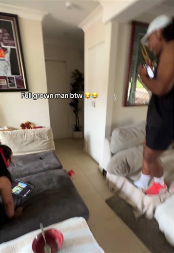 Confronting Spiders in Australia: A Hilarious Experience