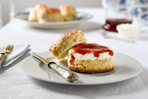 Cómo hacer scones británicos, los panecillos dulces más fáciles y rápidos para acompañar el té de media tarde (con vídeo incluido)