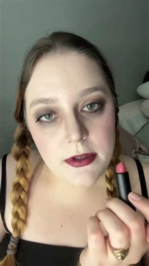 Easy Wednesday Addams makeup! Today is the first halloween party costume for me! I had only 20 mins