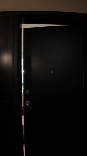 Samuel Lamarre | Courtier immobilier LaSalle on Instagram: "SPEED TOUR 🏃‍➡️- superbe condo à vendre 🌟CE QUI FAIT LA DIFFÉRENCE - Entièrement rénové en 2021 (cuisine, salle de bain, plancher) - Matériaux haut de gamme installés par des spécialistes - Cuisine moderne avec comptoirs en quartz - 2 chambres spacieuses | 1 052 pi2 - Stationnement intérieur inclus 🏊‍♂️LIFESTYLE URBAIN: - Piscine intérieure chauffée - Gym équipé - Sauna - Syndicat de copropriété très bien géré 🚊LOCALISATION STRATÉGI