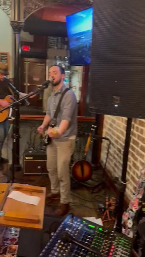 A surprise guest appearance from a guitarist in the audience. Nights in Savannah are always full of surprises. #livemusic #savannah #savannahga #savannahgeorgia #savannahmusic #improvisation #savannahmusicscene #guitar #blues #onebourbenonescotchonebeer #onebourbon