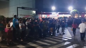 PANOORIN: Sitwasyon sa likod ng EDSA Shrine, 9:14 p.m. nitong Biyernes, November 29, 2024. | via Rodil Vega, DZBB/GMA Integrated News | GMA News
