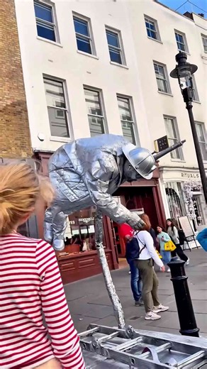 The helmet probably needed a break 🤣. #valentinethestatue #blindperformer #floating #ilusion