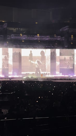 Sza performing Consideration on night 3 in LA #SZA #Rihanna #gnxtour2025 #gnx #losangeles #kendricklamar #fyp