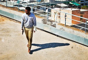 Beckett, la recensione: intrighi internazionali su Netflix