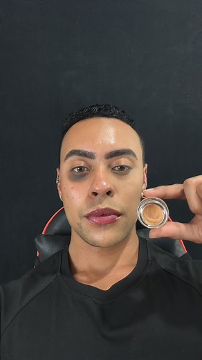 1.9M views · 77K reactions | Sabia que misturando manteiga de cacau e pó compacto você faz um corretivo de alta cobertura, além da manteiga de cacau hidratar e uniformizar a pele o pó compacto cobre as manchas #makeup #truquesdemaquiagem #maquiagem | Edson Silva | Facebook