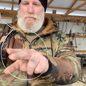Making a quick small game snare #trap #trapping #trapper #smallgame #woodsman #outdooradventures #camplife #camping #getoutside #davecanterbury | David Canterbury