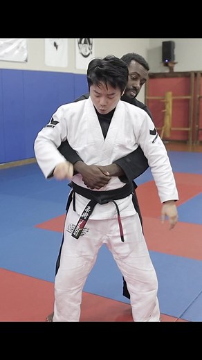 Avoid body slam! Here is one way to break the grip! Full video in my YouTube! #selfdefense #jiujitsu #martialarts #judo #Karate #mma #kungfu #foryou #jeetkunedo | Kevin Lee
