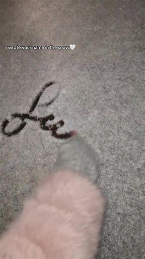 Unique Snow Writing: Personalize Your Winter Fun