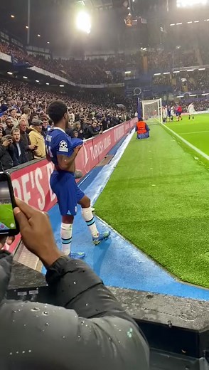 This Chelsea fan definitely grabbed Raheem Sterling’s attention 🤨😂 | 🎥 @justjoeyhd #fyp #foryou #oddsbible #chelsea #raheemsterling #championsleague #premierleague