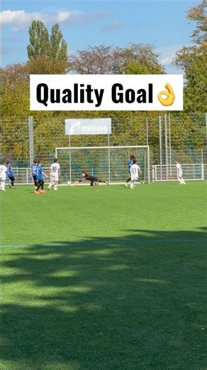 Und das mit schwacher Fuß🦾 #football # #soccer #goal #soccerplayer #match #skills