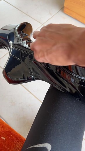 Botas Exóticas de Lady Gaga: Moda y Estilo Únicos