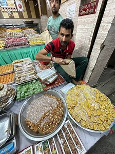 दिवाली पर मिलने वाली पसंदीदा मिठाईयां Diwali par milne wali favorite mithaiyan | AMRITSAR WALKING TOURS