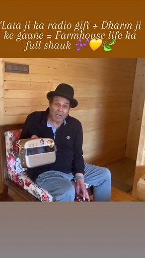 “Lata ji ne Dharm ji ko radio gift kiya… aur ab Dharm ji full shauk se us par gaane sunte hain 🎵💛 Farmhouse ki shaanti gaane ka maza = perfect Dharm life vibes 🍃✨ #DharmLife #FarmhouseDiaries #MusicMood #LataJiMagic #RelaxAndEnjoy #NatureVibes #ClassicTunes” | Gita Gaur