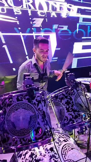 85K views · 705 reactions | SE LA RIFO EL COMPA TOCANDO CON ALACRANES MUSICAL FL | Bailes En Estados Unidos | Facebook