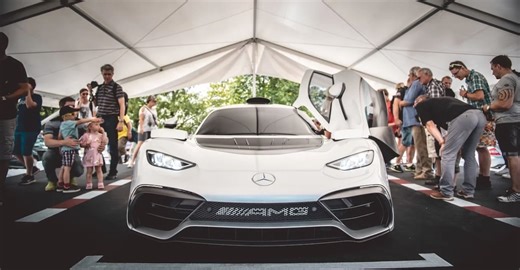 Největší automobilová slavnost se vrací do Prahy. K vidění bude i formule 1