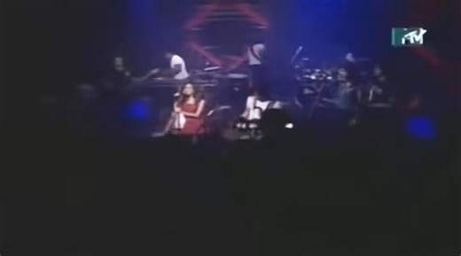 E quando a Sandy resolveu fazer um cover de “Bring Me To Life” do Evanescence e ficou simplesmente perfeito?