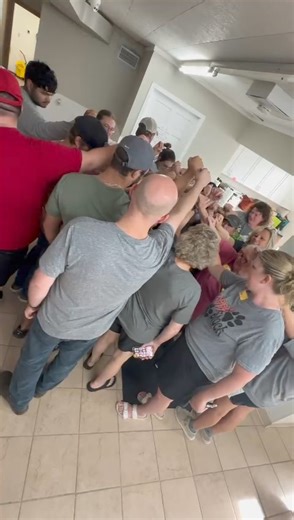 2.6K views · 17 reactions | IT’S ALMOST TIME!! Kris from Jordan's Way is HERE for our 3 Hour LIVE Fundraiser TONIGHT until 9pm!! SHARE, TAG, & DONATE HERE  https://www.facebook.com/donate/1139277157219391/ | Start Over Rover | Facebook