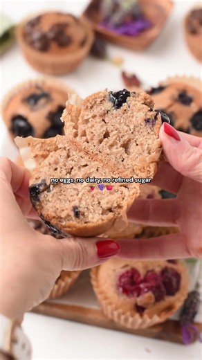No Egg, No Dairy, No Refined Sugar: 5-Ingredient Berry Muffins 🌾🍓🫐 #muffins #healthyrecipes