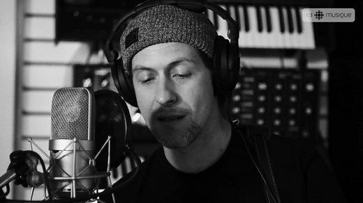 En marge de la sortie du dernier album de Daniel Lavoie - Officiel, ICI MUSIQUE propose une émission spéciale qui lui rend hommage et nous fera voyager à travers son riche répertoire. Pour cette occasion, une vingtaine de chansons seront réarrangées et revisitées par une panoplie d'artistes. Dans cet extrait, Patrice Michaud interprète «Où la route mène». ✨ Ne manquez pas l'émission «Où la route mène avec Daniel Lavoie», ce dimanche à 15h sur ICI MUSIQUE! | ICI Musique
