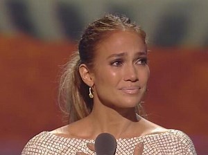 Jennifer López llora en Los Premios Juventud 2013