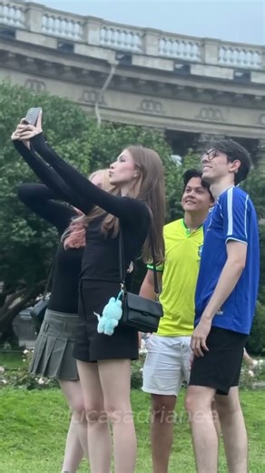 Cortador de cana passando o rodo na Rússia