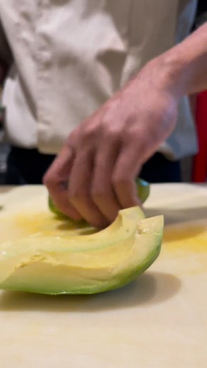 18K views · 76 reactions | เบสิคการใช้มีดปอก อโวคาโด้แบบง่าย Basics of using a knife to peel an avocado #art #skills #Avocado #reelsviralシ Wudthichai sushi chef | Wudthichai sushi chef | Facebook