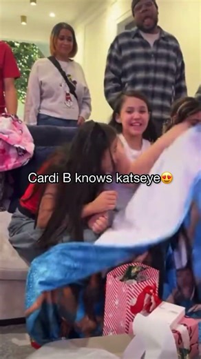 Wowww”😌 #katseye #eyekons #viral #shorts #vieuws #cardib