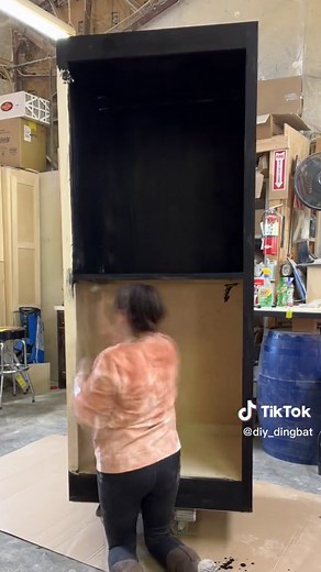 How to Use Unicorn Spit Gel Stain for One-Coat Wood Staining | Midnight's Blackness