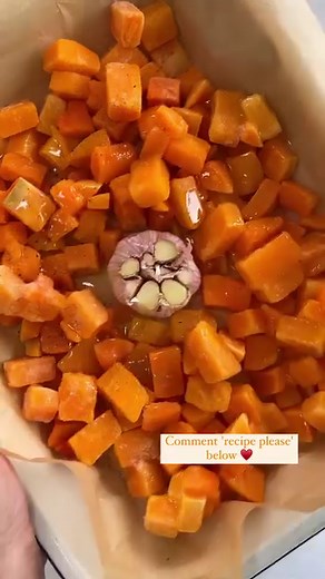 150K views · 96 reactions | Oven roasted, no stir, vegetarian, great value. HELLO BUTTERNUT SQUASH RISOTTO autumn recipe of comfort food dreams! 燎 Full recipe with tips Google: "taming twins butternut squash risotto", go to tamingtwins.com or comment below "recipe please" ♥️ | Taming Twins - Fuss Free Family Food | Facebook