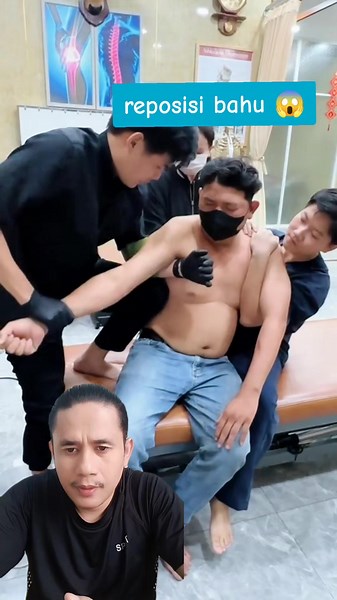 Shoulder Dislocation Treatment: How to Reposition