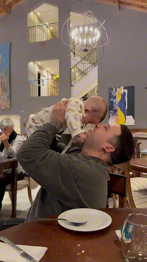 El Gordis on Instagram: "Salida de machos 😈 capítulo 21 Me parece que lo relajo demasiado este finde al pochoclito. #padresprimerizos #padresfelices #padresehijos #hijos"