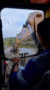 1.2M views · 8.2K reactions | View dari cabin operator SY215C mas_randi #dadahup #cetaksawah #kalteng #lumbungpangan #SY215C #swasembadapangan | SANY Padang | Facebook