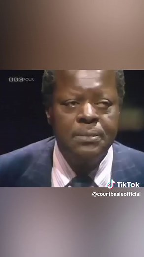 Legendary Pianist Oscar Peterson Admires Count Basie | Jazz Piano Masterclass
