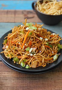 Chinese Bhel Recipe (Crispy Noodle Chaat)  - Fun FOOD Frolic