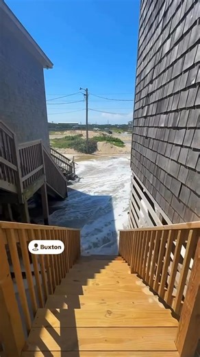 Hurricane Erin Update – North Carolina 📍 Buxton, NC – Aug 19, 2025, 2:40 PM Waves surged across Cape Hatteras Motel just 2.5 hours before high tide, signaling the growing threat from Hurricane Erin. Governor Josh Stein has declared a State of Emergency for all of North Carolina, while Dare & Hyde Counties issued mandatory evacuations for Hatteras and Ocracoke Islands. Coastal residents urged to prepare immediately as conditions worsen ahead of tonight’s tide. | East Channel