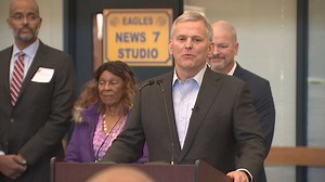 Stein visits East Mecklenburg High to discuss cellphone ban