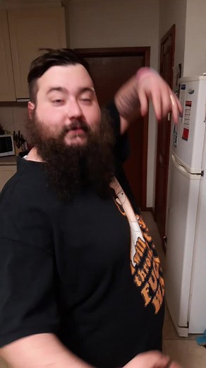 AUSSIE FROZEN!!! #frozen #comedy #vb #beer #lol #foryou #fyp #aussie #aussietok #aussiemovies