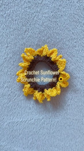 On a sunflower theme at the moment! 🌻 #crochet #sunflower #crochetsunflower #crochetscrunchies #sunflowerscrunchies #flowers #crochetflowers