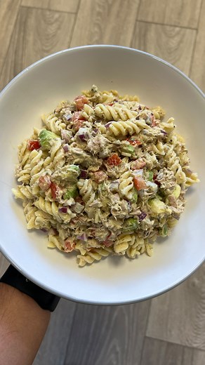 Okay meal preppers, here’s a lunch recipe which is banging and high in protein. Save it, print it, frame it, alarm clock it. It’s banging. I combined the flavours of Joe and the Juice with some pasta and it’s perfect for any lunch. #lunchideas #lunchrecipes #pastarecipe | whatinthechef