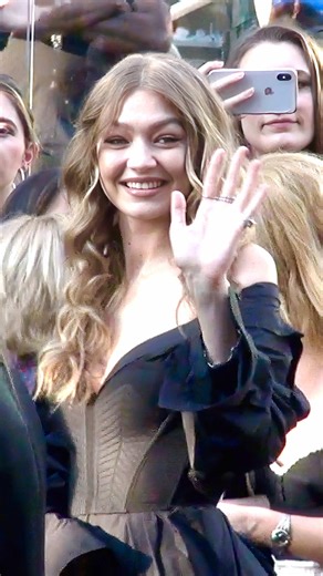 Gigi Hadid Gets Yelled At To ‘Get Back With Zayn’ & She’s ‘Making The Biggest Mistake Of Her Life’ At The Ocean’s 8 Premiere Before Hitting The Met Gala In New York, NY #GigiHadid #ZaynMalik #Zayn #Fyp #Viral 🌴 @gigihadid