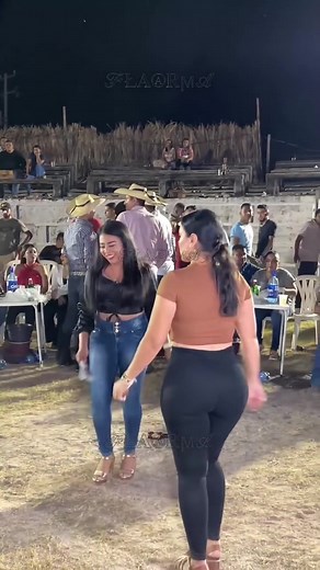 Mujeres Bonitas de Paso de Arena Guerrero: Baile y Fiesta