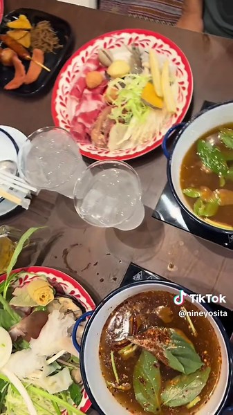ร้านฮ้อน ปิ่นเกล้า: บุฟเฟ่ต์สุดฟิน ราคาเพียง 250 บาท
